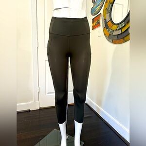 LULULEMON olive green/gray 3/4 length leggings, multiple waist band pockets sz 2